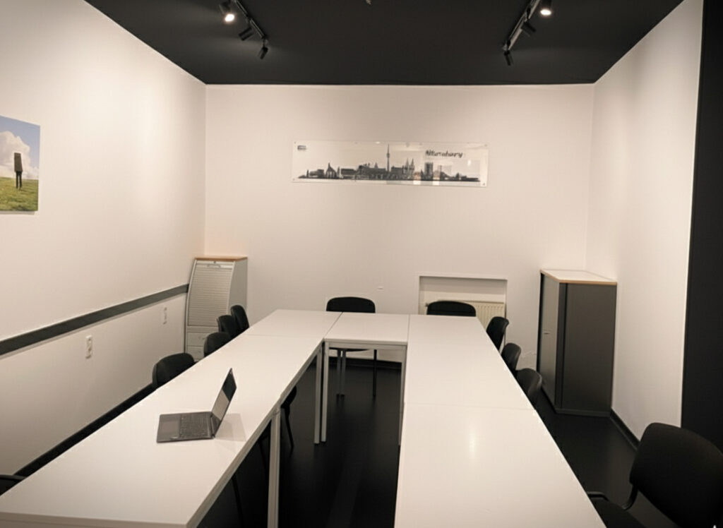 MPU-Seminarraum Nürnberg mit Wandbild der Skyline von Nürnberg